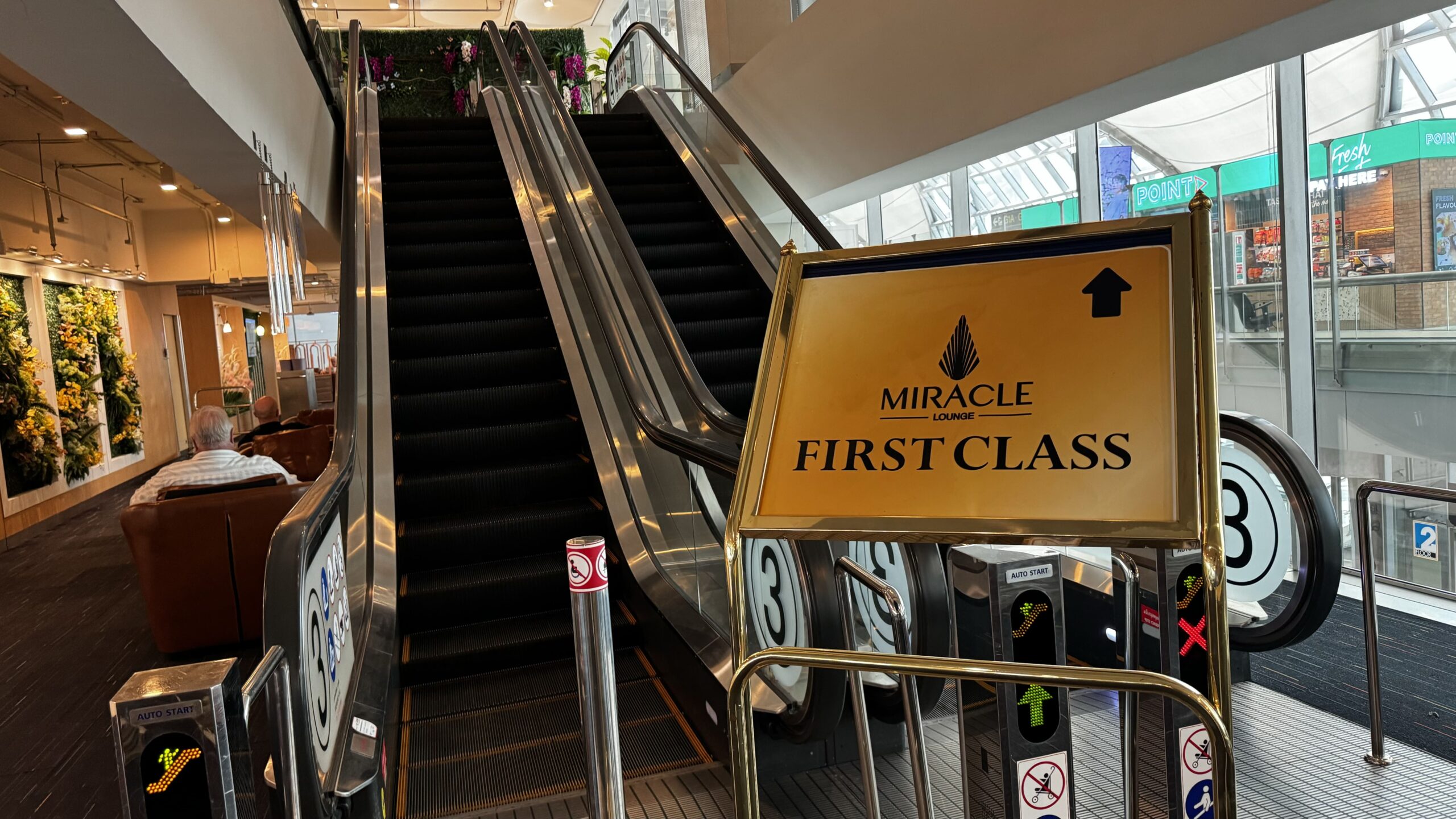 Miracle First Class Lounge @ スワンナプーム国際空港 （コンコースG） BKK