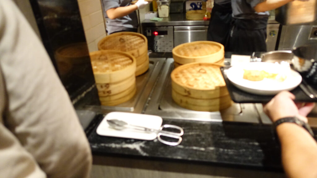 PLAZA PREMIUM LOUNGE(一般エリア) 香港国際空港 HKG プライオリティパス ラウンジ ラウンジごはん