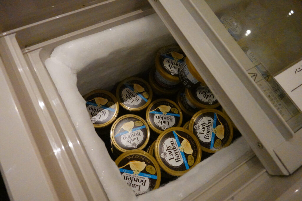 SKY LOUNGE ANNEX@ 羽田空港 HND
ラウンジごはんでは、世界の空港・ホテルのラウンジを中心に、サービスに含まれ無料でいただける食事やドリンクの紹介をしております。
ブッフェ ドリンク メニュー 食事 drink meal Lounge ワイン シャンパン 無料