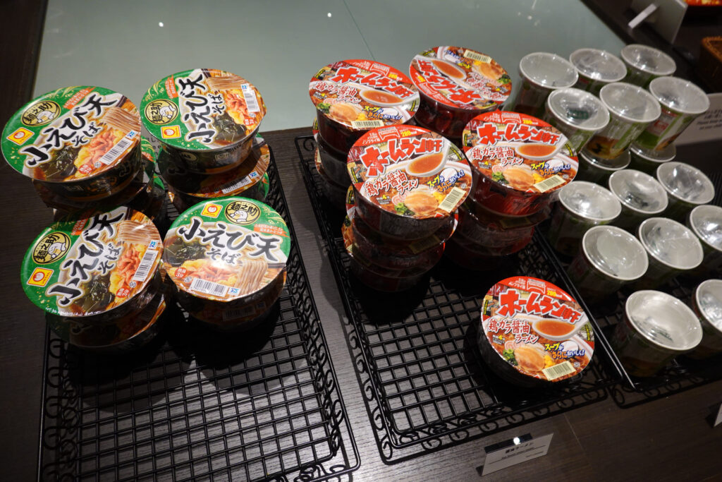 SKY LOUNGE ANNEX@ 羽田空港 HND
ラウンジごはんでは、世界の空港・ホテルのラウンジを中心に、サービスに含まれ無料でいただける食事やドリンクの紹介をしております。
ブッフェ ドリンク メニュー 食事 drink meal Lounge ワイン シャンパン 無料