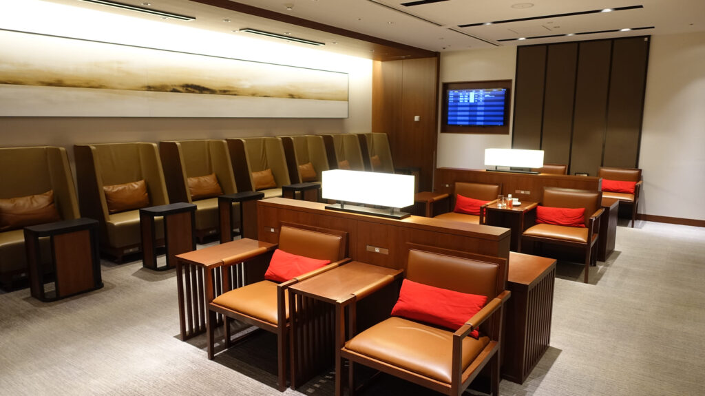 JAL ダイヤモンドプレミアラウンジ @新千歳空港 CTS

ラウンジごはんでは、世界の空港・ホテルのラウンジを中心に、サービスに含まれ無料でいただける食事やドリンクの紹介をしております。
ブッフェ　ドリンク　メニュー　食事　drink meal Lounge ワイン　シャンパン　無料