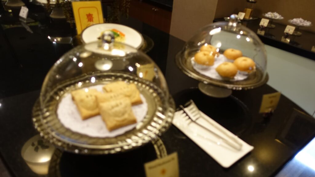 TG ロイヤル・ファーストラウンジ スワンナプーム国際空港 BKK バンコク ラウンジごはん ラウンジ アラカルト ブッフェ メニュー 食事