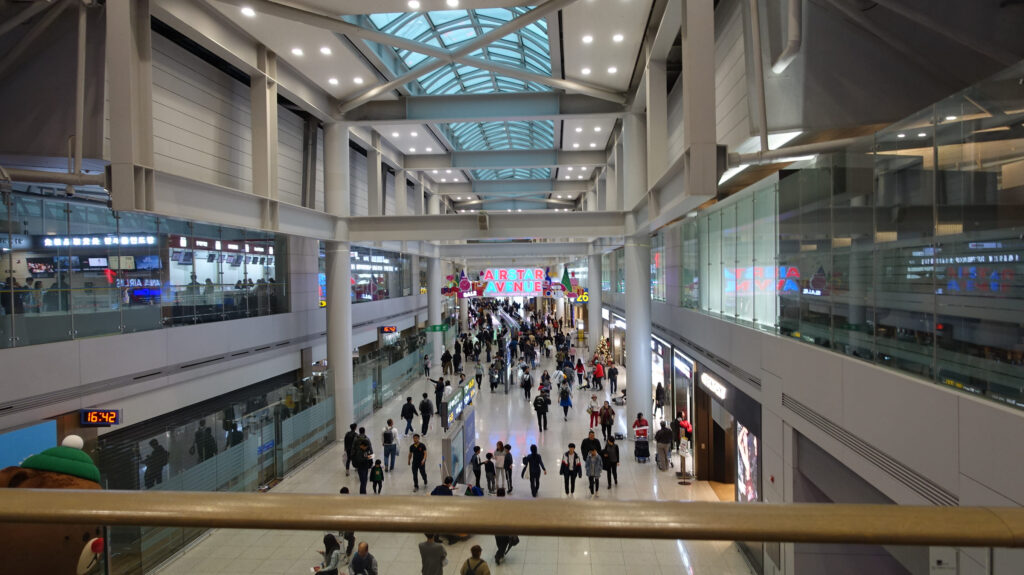 ラウンジごはんでは、世界の空港・ホテルのラウンジを中心に、サービスに含まれ無料でいただける食事やドリンクの紹介をしておりま
ラウンジごはん ラウンジ ブッフェ ドリンク メニュー 食事 drink meal lounge
ソウル・仁川国際空港 アシアナ航空 Asiana Lounge アシアナラウンジ
ワイン シャンパン
ブッフェ 無料 サラダ
