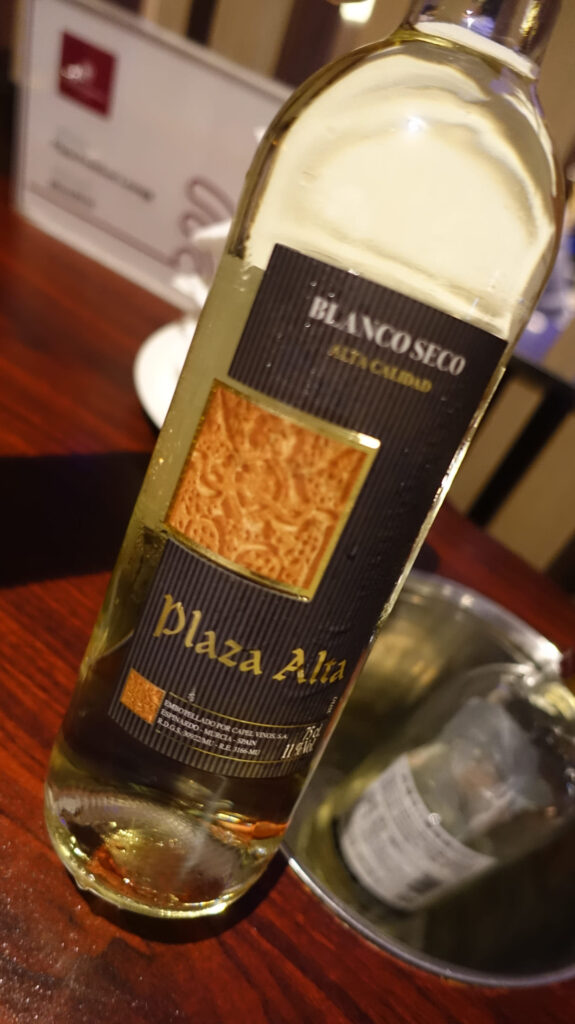 PLAZA PREMIUM LOUNGE @台北桃園国際空港 のラウンジごはん。
台北・桃園国際空港 プラザ・プレミアムラウンジ (T2 ZONE A)
ラウンジごはんでは、世界の空港・ホテルのラウンジを中心に、サービスに含まれ無料でいただける食事やドリンクの紹介をしております。
ラウンジごはん ラウンジ ブッフェ ドリンク メニュー 食事 drink meal Lounge ワイン シャンパン
ブッフェ 無料 サラダ