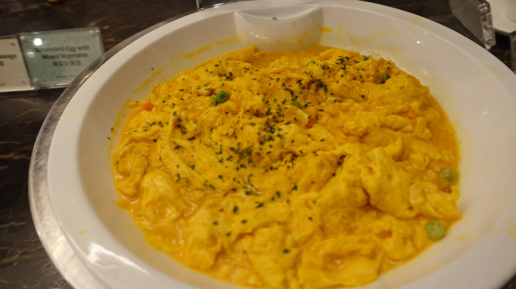 香港国際空港　シルバークリスラウンジ のラウンジごはんです。
Silverkris LOUNGE ＠香港国際空港 HKG

ラウンジごはんでは、世界の空港・ホテルのラウンジを中心に、サービスに含まれ無料でいただける食事やドリンクの紹介をしております。
ラウンジごはん　ラウンジ　ブッフェ　ドリンク　メニュー　食事　drink meal Lounge ワイン　シャンパン　
ブッフェ　無料　サラダ　