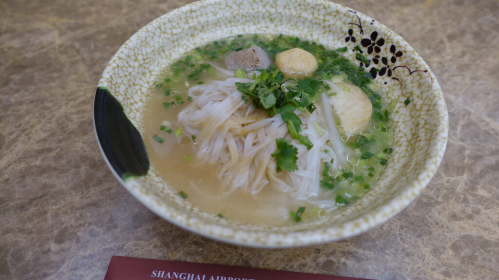 上海・浦東国際空港 ファーストクラス ラウンジ(69)のラウンジごはんです。
First Class Lounge(69) @上海浦東国際空港 PVG
ラウンジごはんでは、世界の空港・ホテルのラウンジを中心に、サービスに含まれ無料でいただける食事やドリンクの紹介をしております。
ラウンジごはん ラウンジ ブッフェ ドリンク メニュー 食事 drink meal Lounge ワイン シャンパン
ブッフェ 無料 サラダ