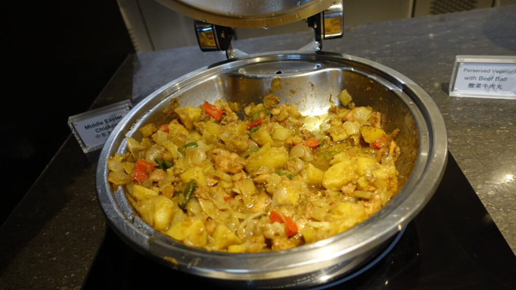 上海・浦東国際空港　ファーストクラス ラウンジ（77）のラウンジごはんです。
First Class Lounge（77） ＠上海浦東国際空港 PVG

ラウンジごはんでは、世界の空港・ホテルのラウンジを中心に、サービスに含まれ無料でいただける食事やドリンクの紹介をしております。
ラウンジごはん　ラウンジ　ブッフェ　ドリンク　メニュー　食事　drink meal Lounge ワイン　シャンパン　
ブッフェ　無料　サラダ　