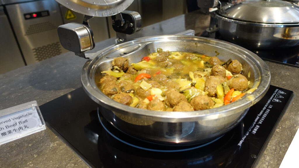 上海・浦東国際空港　ファーストクラス ラウンジ（77）のラウンジごはんです。
First Class Lounge（77） ＠上海浦東国際空港 PVG

ラウンジごはんでは、世界の空港・ホテルのラウンジを中心に、サービスに含まれ無料でいただける食事やドリンクの紹介をしております。
ラウンジごはん　ラウンジ　ブッフェ　ドリンク　メニュー　食事　drink meal Lounge ワイン　シャンパン　
ブッフェ　無料　サラダ　