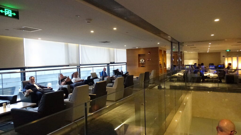 上海・浦東国際空港 Air China No.71 Loungeのラウンジごはんです。
中国国際航空ファーストクラスラウンジ(71) @上海浦東国際空港 PVG
ラウンジごはんでは、世界の空港・ホテルのラウンジを中心に、サービスに含まれ無料でいただける食事やドリンクの紹介をしております。
ラウンジごはん ラウンジ ブッフェ ドリンク メニュー 食事 drink meal Lounge ワイン シャンパン
ブッフェ 無料 サラダ