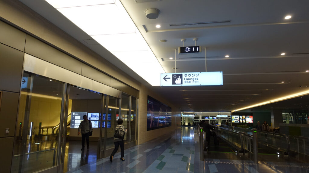 ANA SUITE LOUNGE(T3-114ゲート近く)@ 羽田空港 HND
ラウンジごはんでは、世界の空港・ホテルのラウンジを中心に、サービスに含まれ無料でいただける食事やドリンクの紹介をしております。
ブッフェ ドリンク メニュー 食事 drink meal Lounge ワイン シャンパン 無料