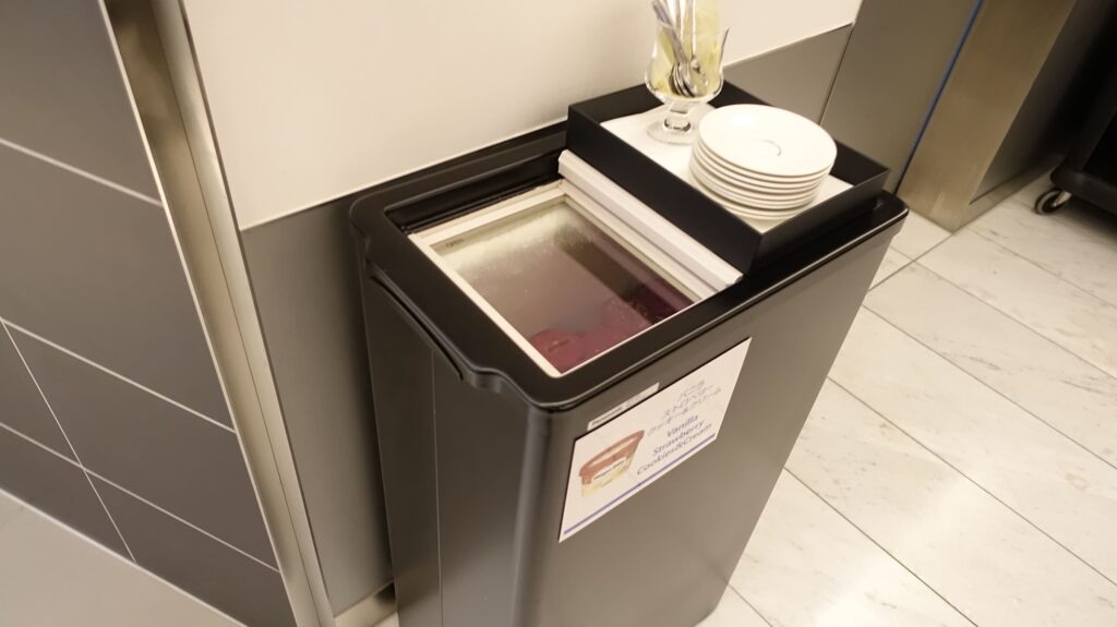 ANA SUITE LOUNGE(T3-114ゲート近く)@ 羽田空港 HND
ラウンジごはんでは、世界の空港・ホテルのラウンジを中心に、サービスに含まれ無料でいただける食事やドリンクの紹介をしております。
ブッフェ ドリンク メニュー 食事 drink meal Lounge ワイン シャンパン 無料