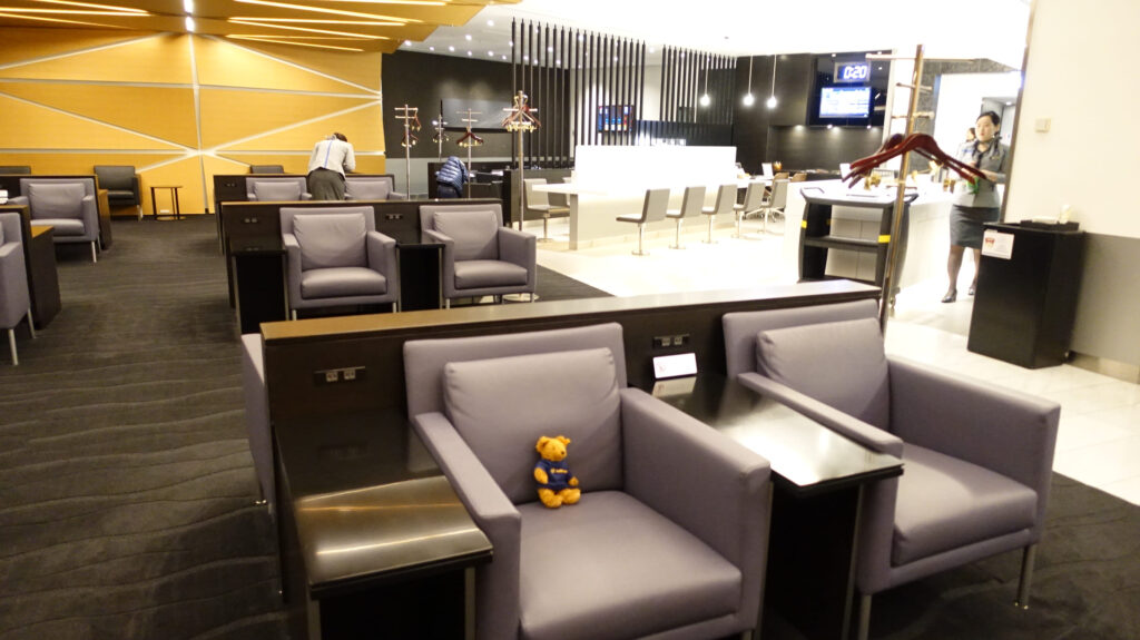 ANA SUITE LOUNGE(T3-114ゲート近く)@ 羽田空港 HND
ラウンジごはんでは、世界の空港・ホテルのラウンジを中心に、サービスに含まれ無料でいただける食事やドリンクの紹介をしております。
ブッフェ ドリンク メニュー 食事 drink meal Lounge ワイン シャンパン 無料