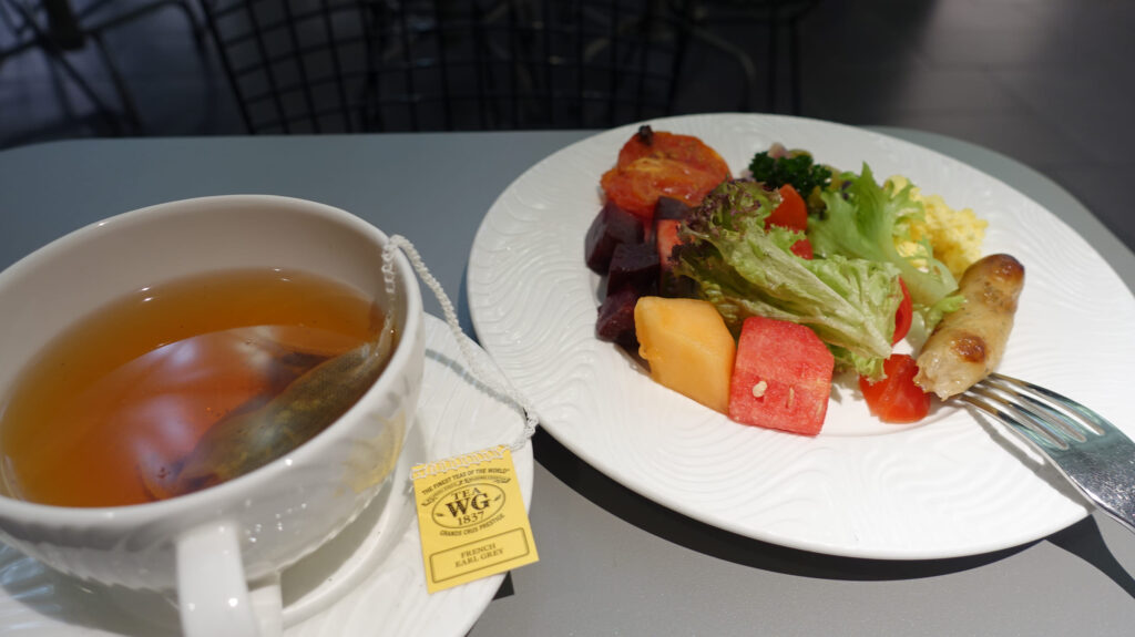 AMEX センチュリオンラウンジ ＠香港国際空港 HKG　センチュリオンラウンジの朝ごはんです。
ラウンジごはんでは、世界の空港・ホテルのラウンジを中心に、サービスに含まれ無料でいただける食事やドリンクの紹介をしております。
ブッフェ　ドリンク　メニュー　食事　drink meal Lounge ワイン　シャンパン　無料
