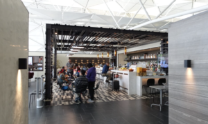 AMEX センチュリオンラウンジ でランチ時間のブッフェ紹介♡　シャンパンで乾杯 ＠香港国際空港 HKG