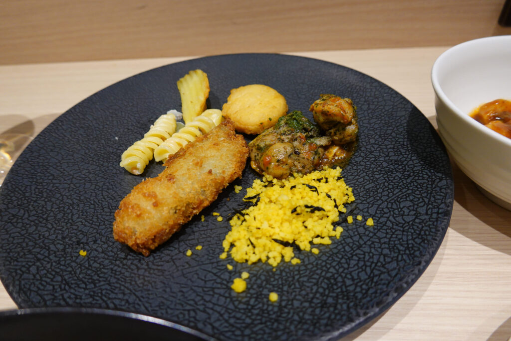 JAL サクララウンジ(国際線)@ 羽田空港 HND
ラウンジごはんでは、世界の空港・ホテルのラウンジを中心に、サービスに含まれ無料でいただける食事やドリンクの紹介をしております。
ラウンジごはん ラウンジ ブッフェ ドリンク メニュー 食事 drink meal Lounge ワイン シャンパン
ブッフェ 無料 サラダ