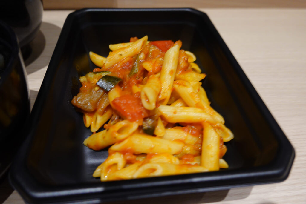 JAL サクララウンジ(国際線)@ 羽田空港 HND
ラウンジごはんでは、世界の空港・ホテルのラウンジを中心に、サービスに含まれ無料でいただける食事やドリンクの紹介をしております。
ラウンジごはん ラウンジ ブッフェ ドリンク メニュー 食事 drink meal Lounge ワイン シャンパン
ブッフェ 無料 サラダ