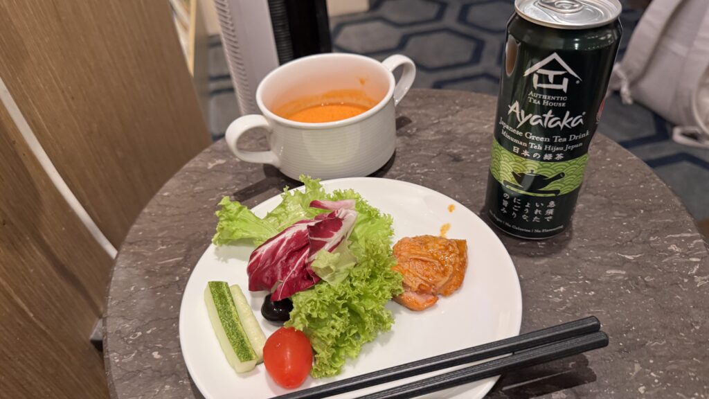 PlazaPremiam Lounge @シンガポール・チャンギ国際空港 SIN
シンガポール・チャンギ国際空港のプラザプレミアムラウンジのラウンジごはんです。
ラウンジごはんでは、世界の空港・ホテルのラウンジを中心に、サービスに含まれ無料でいただける食事やドリンクの紹介をしております。
ブッフェ ドリンク メニュー 食事 drink meal Lounge ワイン シャンパン 無料