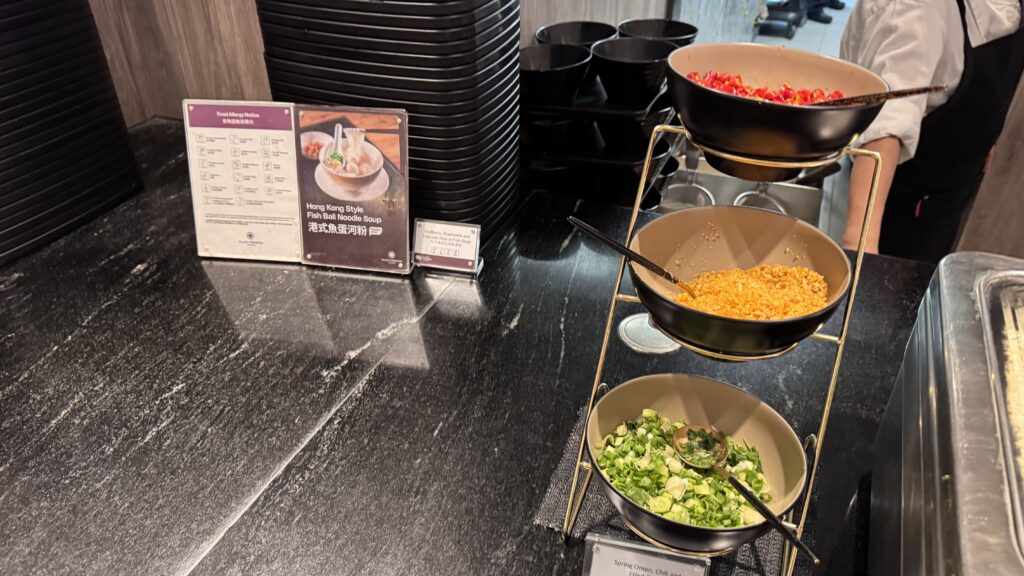 Plaza Premium Lounge ＠香港国際空港 HKG
香港国際空港　プラザプレミアムラウンジ  （ゲート60付近）のラウンジごはんです。
ラウンジごはんでは、世界の空港・ホテルのラウンジを中心に、サービスに含まれ無料でいただける食事やドリンクの紹介をしております。
ブッフェ　ドリンク　メニュー　食事　drink meal Lounge ワイン　シャンパン　無料