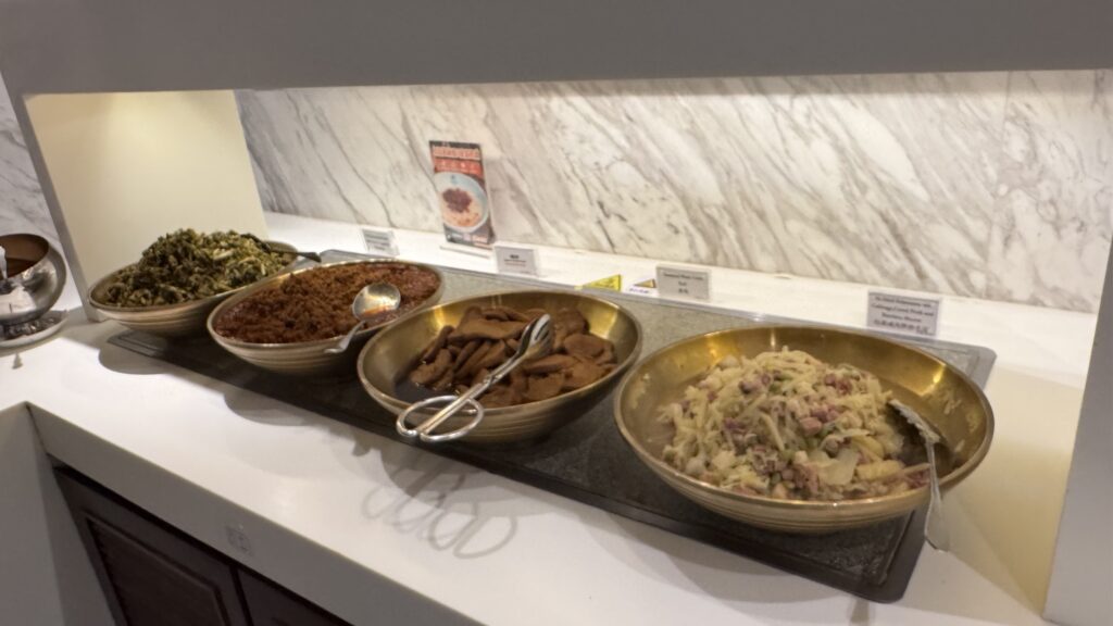 VIP Lounge 36 @上海浦東国際空港 PVG(中国東方航空運営)
上海浦東空港 T1 VIP Lounge 36 のラウンジごはんです。
ラウンジごはんでは、世界の空港・ホテルのラウンジを中心に、サービスに含まれ無料でいただける食事やドリンクの紹介をしております。
ブッフェ ドリンク メニュー 食事 drink meal Lounge ワイン シャンパン 無料