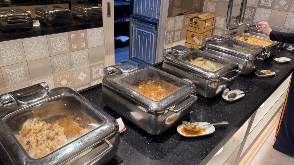 SATS Lounge ＠シンガポール・チャンギ国際空港 SIN
シンガポール国際空港　T1 サッツラウンジのラウンジごはんです。
ラウンジごはんでは、世界の空港・ホテルのラウンジを中心に、サービスに含まれ無料でいただける食事やドリンクの紹介をしております。
ブッフェ　ドリンク　メニュー　食事　drink meal Lounge ワイン　シャンパン　無料