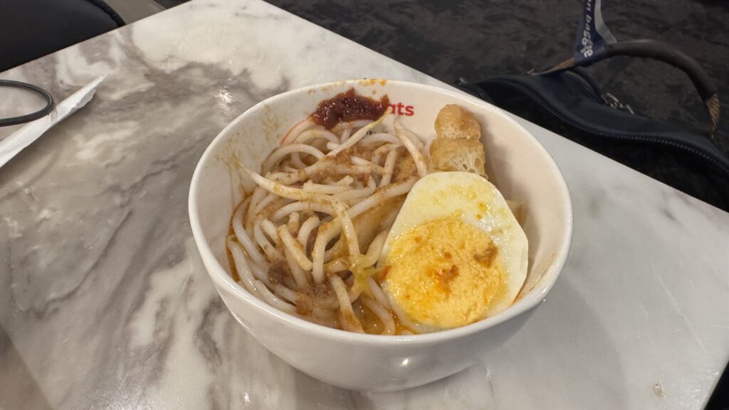 SATS Lounge ＠シンガポール・チャンギ国際空港 SIN
シンガポール国際空港　T1 サッツラウンジのラウンジごはんです。
ラウンジごはんでは、世界の空港・ホテルのラウンジを中心に、サービスに含まれ無料でいただける食事やドリンクの紹介をしております。
ブッフェ　ドリンク　メニュー　食事　drink meal Lounge ワイン　シャンパン　無料