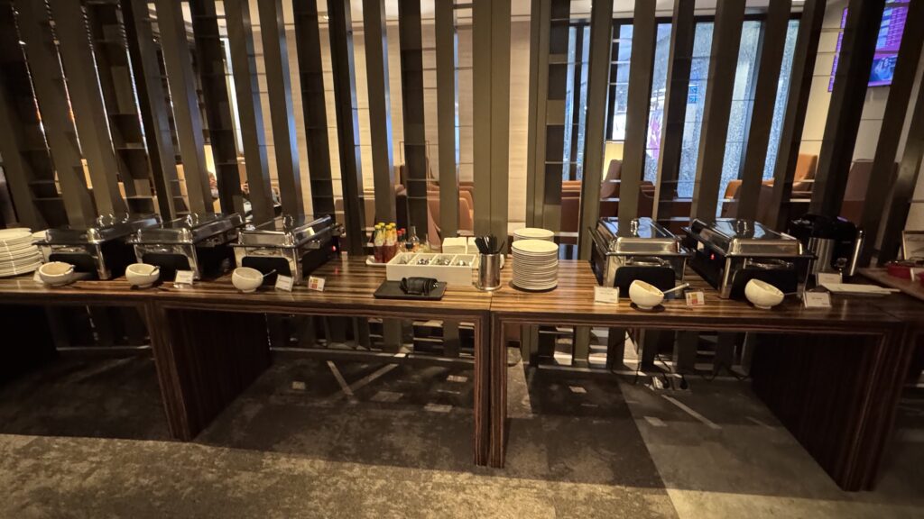 Marhaba Lounge ＠シンガポール・チャンギ国際空港 SIN
シンガポール国際空港　マルハバラウンジのラウンジごはんです。

ラウンジごはんでは、世界の空港・ホテルのラウンジを中心に、サービスに含まれ無料でいただける食事やドリンクの紹介をしております。
ブッフェ　ドリンク　メニュー　食事　drink meal Lounge ワイン　シャンパン　無料