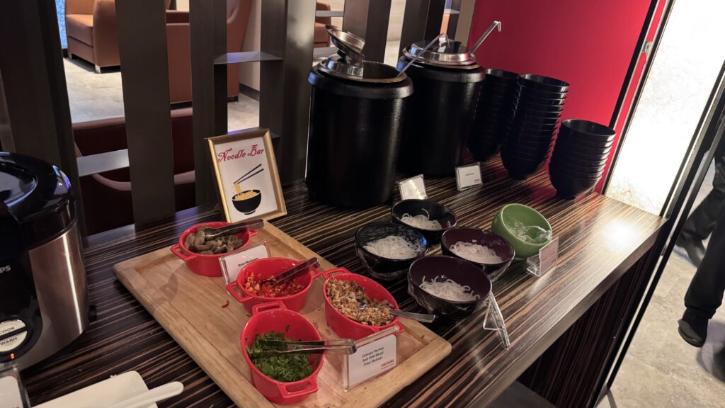 Marhaba Lounge ＠シンガポール・チャンギ国際空港 SIN
Marhaba Lounge ＠シンガポール・チャンギ国際空港 SIN
シンガポール国際空港　マルハバラウンジのラウンジごはんです。

ラウンジごはんでは、世界の空港・ホテルのラウンジを中心に、サービスに含まれ無料でいただける食事やドリンクの紹介をしております。
ブッフェ　ドリンク　メニュー　食事　drink meal Lounge ワイン　シャンパン　無料