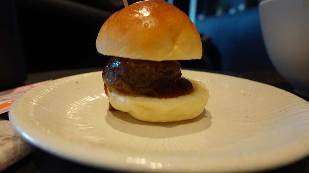 アメックスセンチュリオンラウンジ ＠羽田空港 HND
羽田空港　アメックス・センチュリオンラウンジのラウンジごはんです。

ラウンジごはんでは、世界の空港・ホテルのラウンジを中心に、サービスに含まれ無料でいただける食事やドリンクの紹介をしております。
ラウンジごはん　ラウンジ　ブッフェ　ドリンク　メニュー　食事　drink meal Lounge ワイン　シャンパン　
ブッフェ　無料　サラダ　