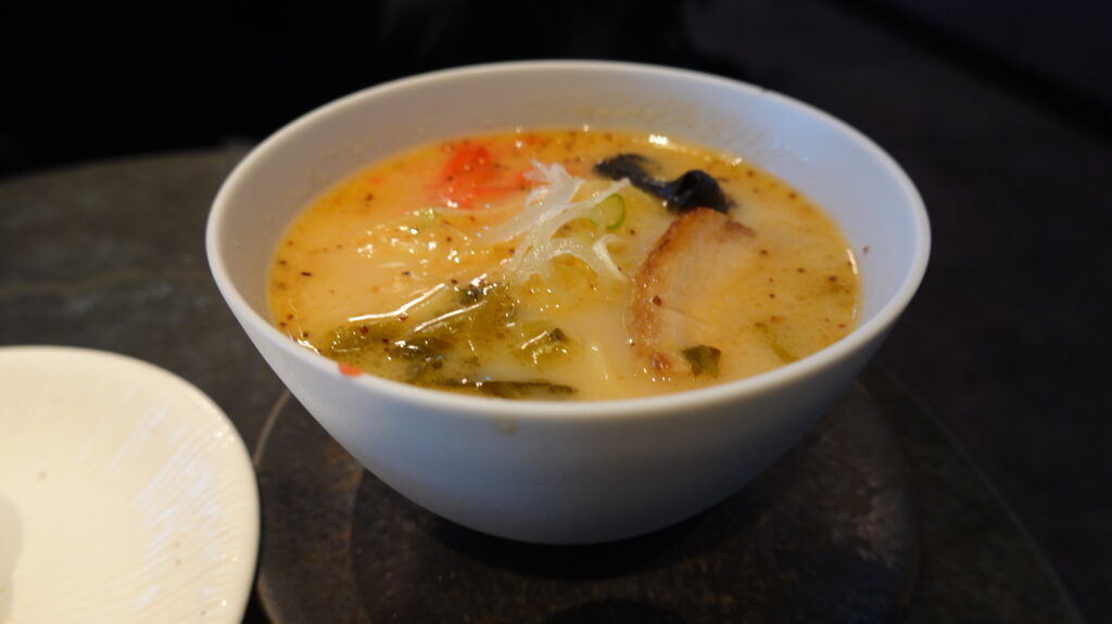 アメックスセンチュリオンラウンジ ＠羽田空港 HND
羽田空港　アメックス・センチュリオンラウンジのラウンジごはんです。

ラウンジごはんでは、世界の空港・ホテルのラウンジを中心に、サービスに含まれ無料でいただける食事やドリンクの紹介をしております。
ラウンジごはん　ラウンジ　ブッフェ　ドリンク　メニュー　食事　drink meal Lounge ワイン　シャンパン　
ブッフェ　無料　サラダ　