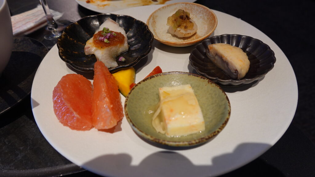 アメックスセンチュリオンラウンジ ＠羽田空港 HND
羽田空港　アメックス・センチュリオンラウンジのラウンジごはんです。

ラウンジごはんでは、世界の空港・ホテルのラウンジを中心に、サービスに含まれ無料でいただける食事やドリンクの紹介をしております。
ラウンジごはん　ラウンジ　ブッフェ　ドリンク　メニュー　食事　drink meal Lounge ワイン　シャンパン　
ブッフェ　無料　サラダ　