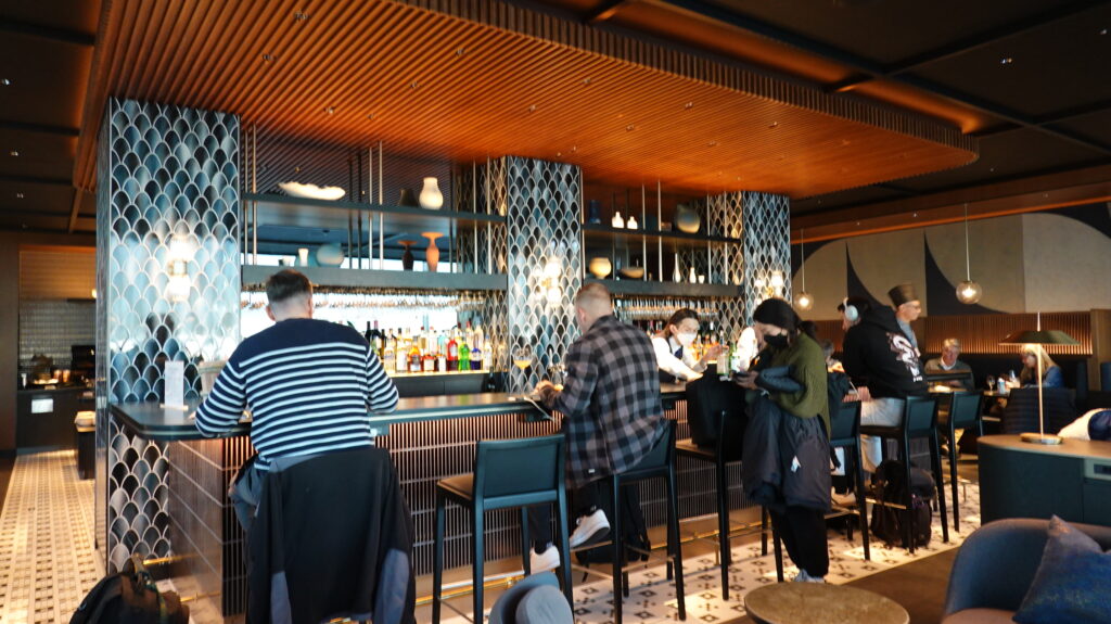 アメックスセンチュリオンラウンジ ＠羽田空港 HND
羽田空港　アメックス・センチュリオンラウンジのラウンジごはんです。

ラウンジごはんでは、世界の空港・ホテルのラウンジを中心に、サービスに含まれ無料でいただける食事やドリンクの紹介をしております。
ラウンジごはん　ラウンジ　ブッフェ　ドリンク　メニュー　食事　drink meal Lounge ワイン　シャンパン　
ブッフェ　無料　サラダ　