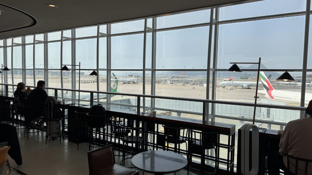 Plaza Premium Lounge ＠香港国際空港 HKG
香港国際空港　プラザプレミアムラウンジ  （ゲート60付近）のラウンジごはんです。
ラウンジごはんでは、世界の空港・ホテルのラウンジを中心に、サービスに含まれ無料でいただける食事やドリンクの紹介をしております。
ブッフェ　ドリンク　メニュー　食事　drink meal Lounge ワイン　シャンパン　無料