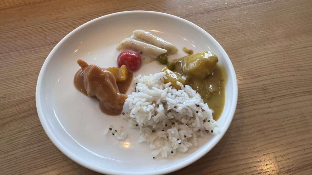 Plaza Premium Lounge ＠香港国際空港 HKG
香港国際空港　プラザプレミアムラウンジ  （ゲート60付近）のラウンジごはんです。
ラウンジごはんでは、世界の空港・ホテルのラウンジを中心に、サービスに含まれ無料でいただける食事やドリンクの紹介をしております。
ブッフェ　ドリンク　メニュー　食事　drink meal Lounge ワイン　シャンパン　無料