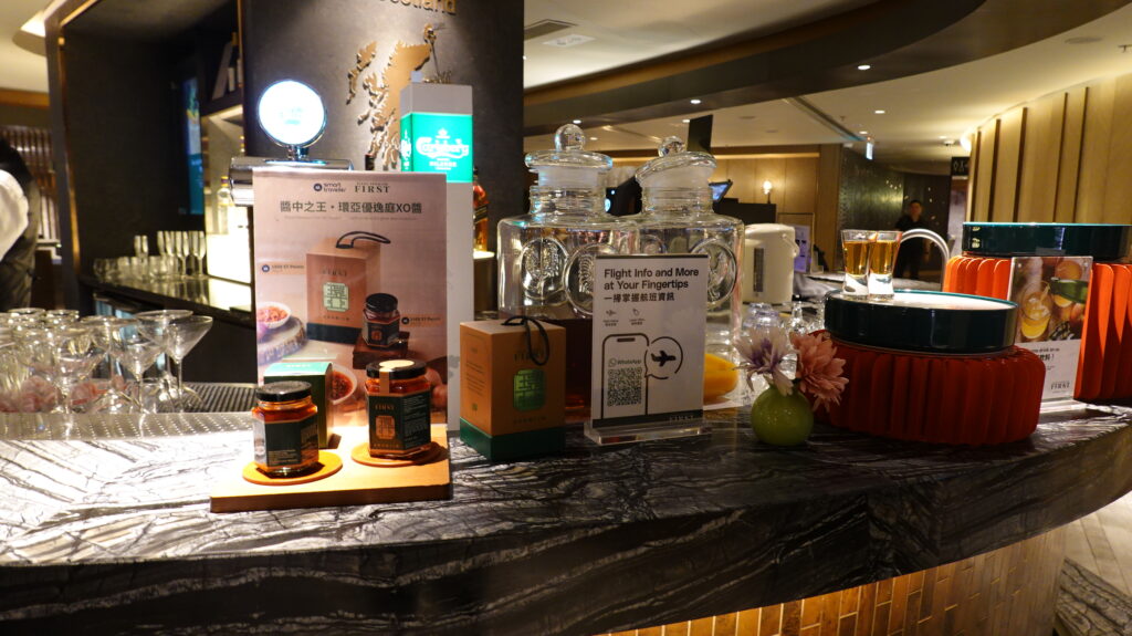 Plaza Premium FIRST @香港国際空港 HKG インフィニティルーム Infinity room
香港国際空港のプラザ・プレミアム「ファースト」ラウンジに再訪しました。
ラウンジごはんでは、世界の空港・ホテルのラウンジを中心に、サービスに含まれ無料でいただける食事やドリンクの紹介をしております。
ブッフェ ドリンク メニュー 食事 drink meal Lounge ワイン シャンパン 無料