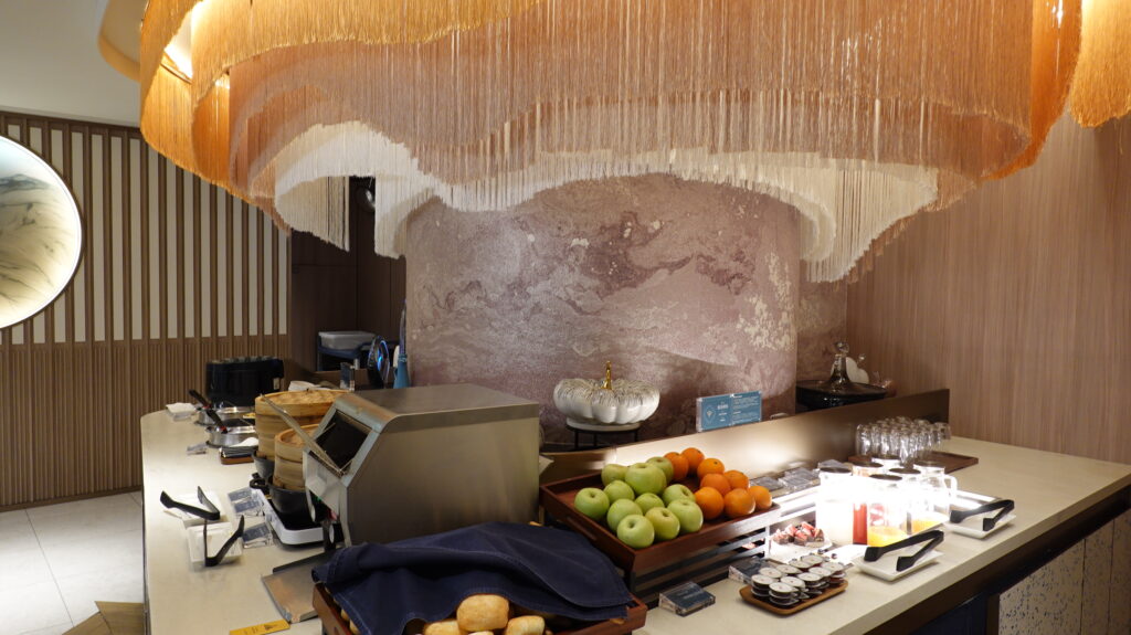 Kyra Lounge ＠香港国際空港 HKG
香港国際空港のカイララウンジのラウンジごはんです。

ラウンジごはんでは、世界の空港・ホテルのラウンジを中心に、サービスに含まれ無料でいただける食事やドリンクの紹介をしております。
ブッフェ　ドリンク　メニュー　食事　drink meal Lounge ワイン　シャンパン　無料